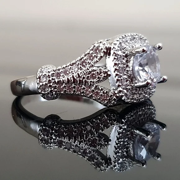 Chic Designer Silver Jewelry Set - Picture 4 of 9